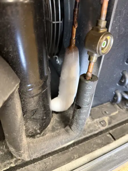 Bottle Cooler - Blocked filter drier&comma; high temp&period;: Swipe To View More Images